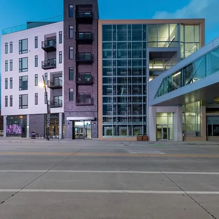 Modern 1Br Apt With Skywalk To Fiserv, Rooftop, And Parking